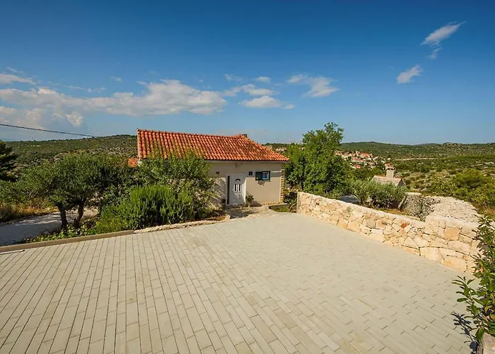 1 Bedroom Lovely In
